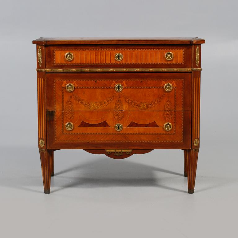 BYRÅ, gustaviansk stil, 1800-tal.