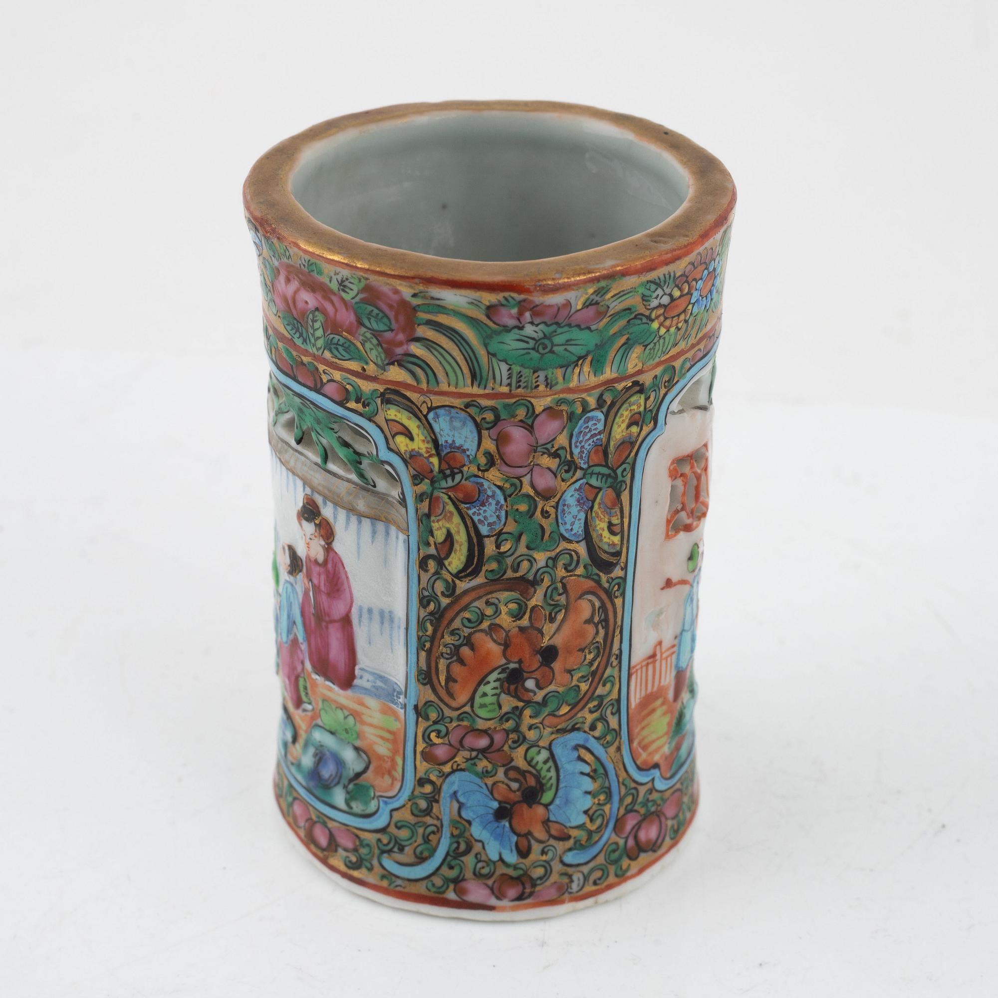 A pierced Chinese Canton vase, 19th century.