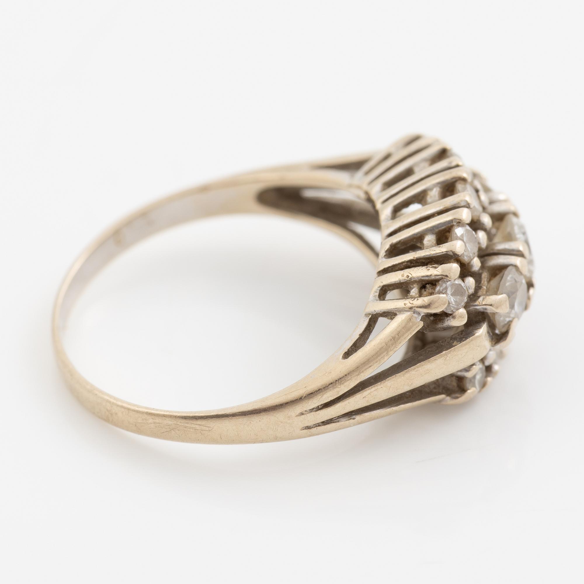 Ring, 18K white gold set with brilliant-cut diamonds.