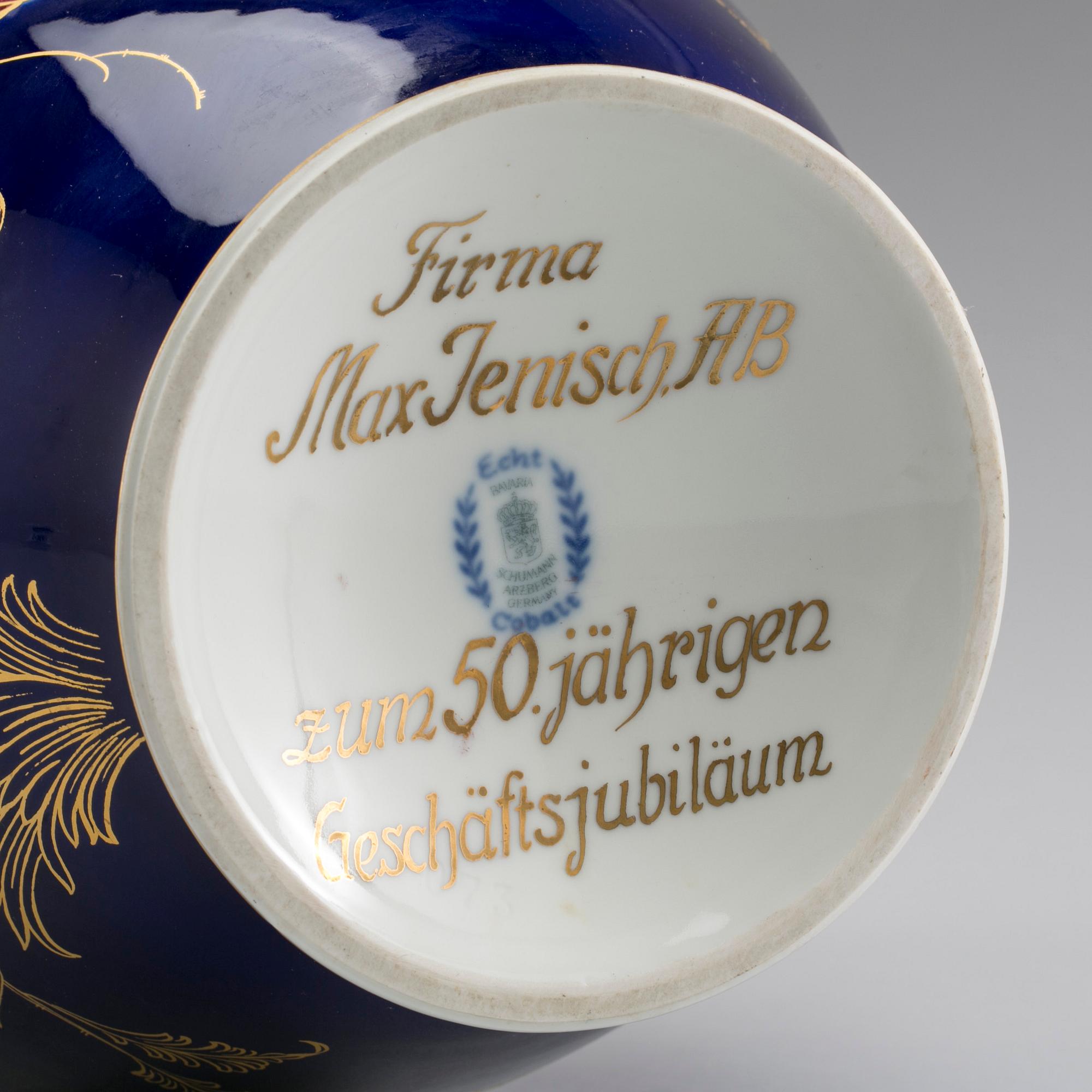 URNA, porslin,  Schumann Arzberg. Bavaria. 1900-talets första hälft.