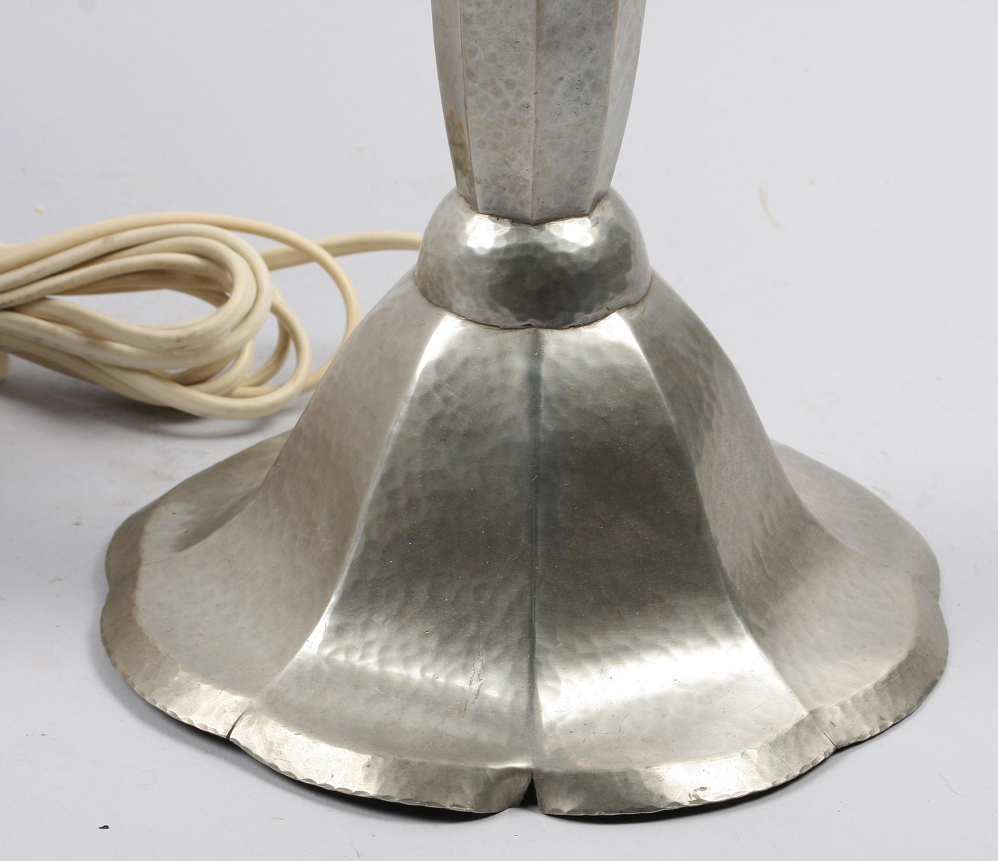 BORDSARMATUR, tenn, 1900-talets första hälft.