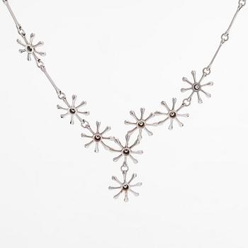 Kalevala Koru, collier, "Polaris", 18K vitguld och briljantslipade diamanter, Kirsti Doukas, 2006.