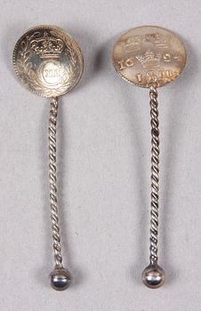 SKÅL samt SALTKAR, ett par, silver. 1900-tal.