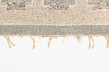Rug, flat weave, Maj Svanström, Klockaregården, approx. 242 x 180 cm.