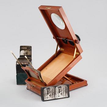 A stereoscope with images, early 20th century.