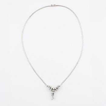 Necklace, 18K white gold with brilliant-cut diamonds.