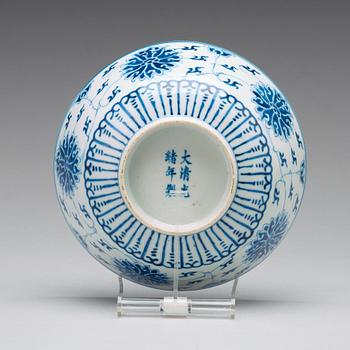 A blue and white 'lotus' bowl, late Qingdynasty with Guangxus six character mark.