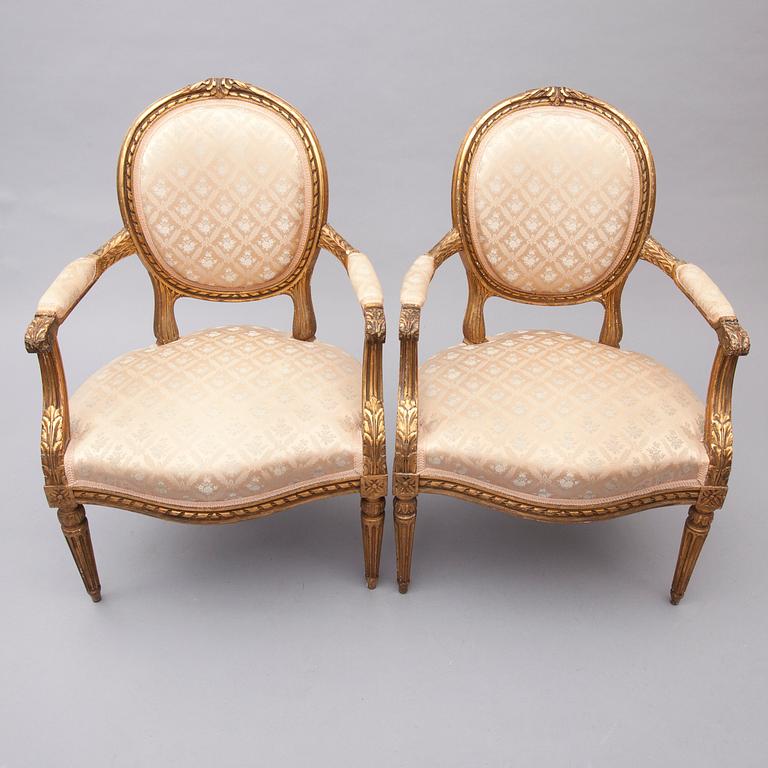 KARMSTOLAR, ett par, Louis XVI- stil, Frankrike 1900-talets första hälft.