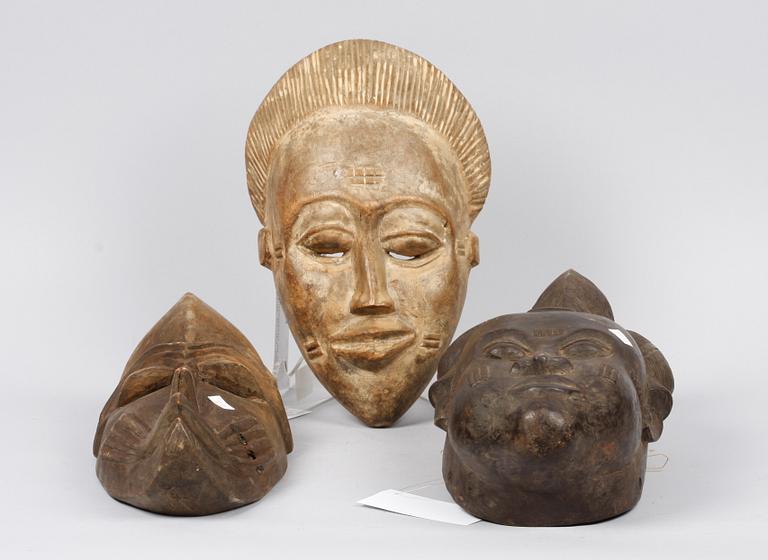 MASKER, 3 st, trä, Afrika, bla Senegal och Elfenbenskusten, 1900-tal.