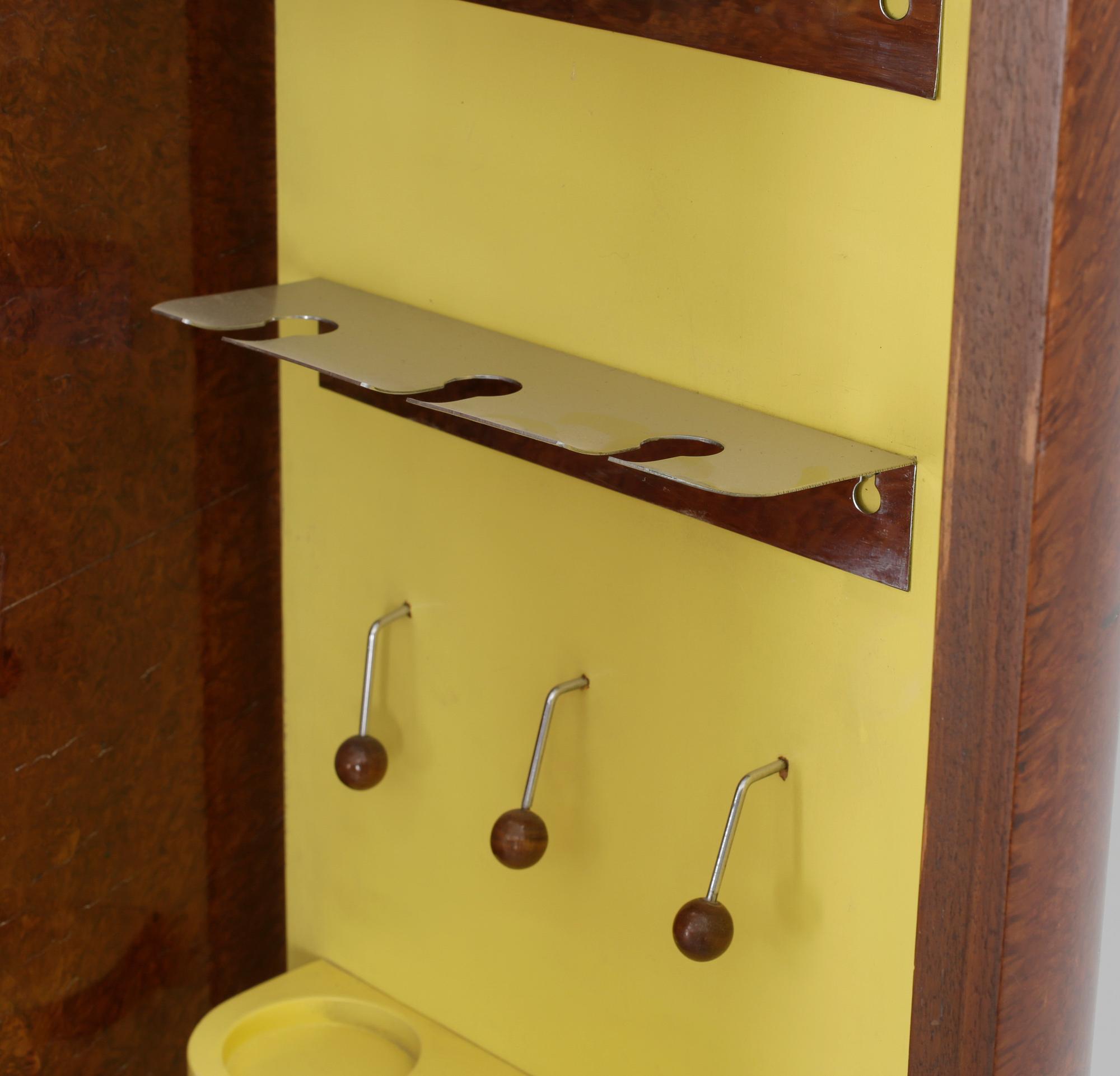 PRAKTSKÅP, Jindrich Halabala, Up Zavody, Brno Tjeckoslovakien, ca 1930.