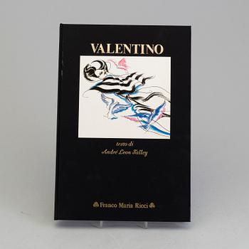 BOK," Valentino" av André Leon Talley, limited edition 561/6000, Franco Maria Ricci 1982.