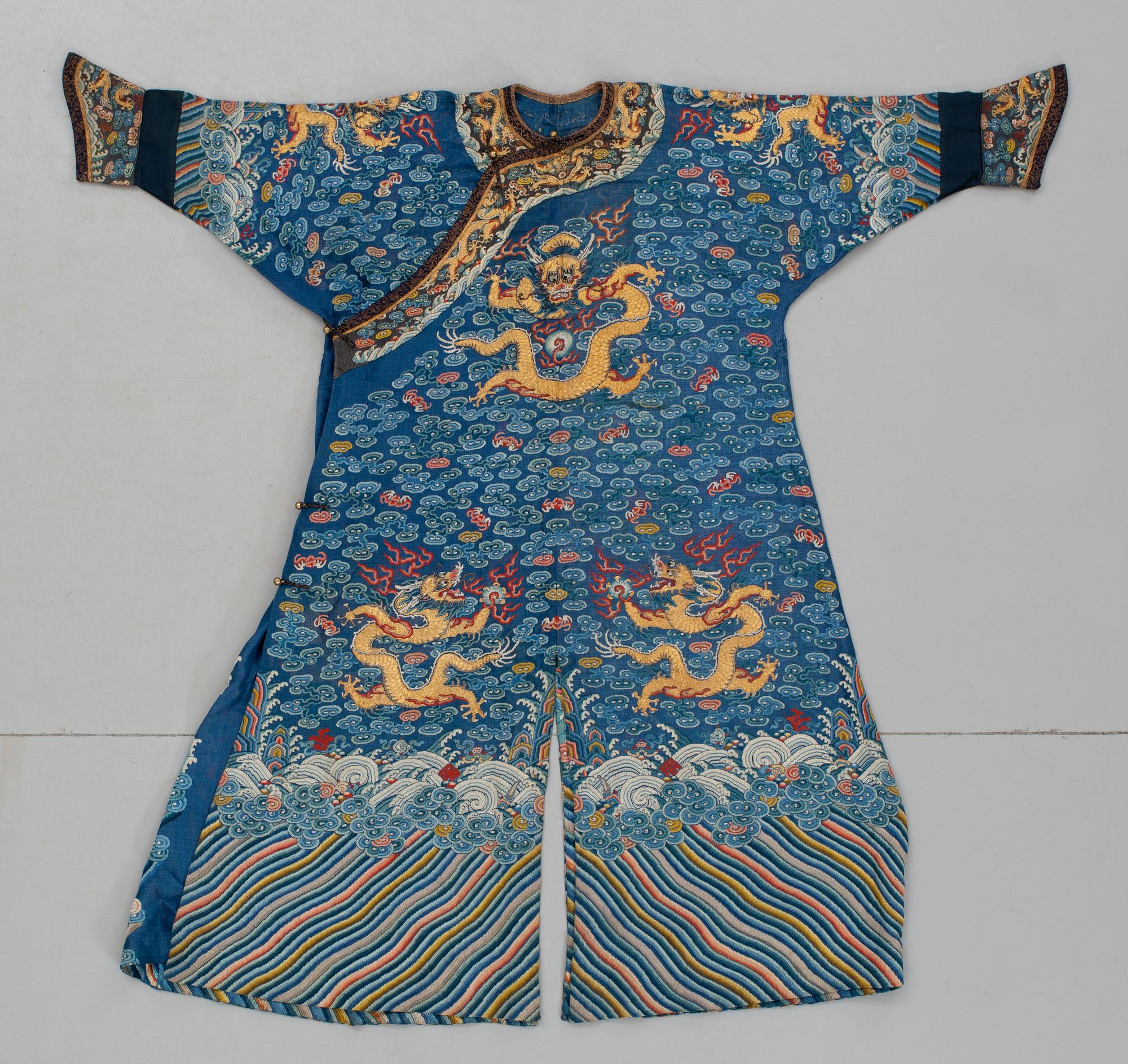 ROCK. siden. Längd 133 cm. Kina omkring 1900.