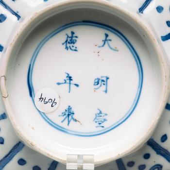 SKÅL, porslin. Qingdynastin, Kangxi (1662-1722).