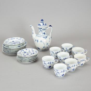 ROYAL COPENHAGEN, 15 pieces porcelaine service 'Musselmalet'.