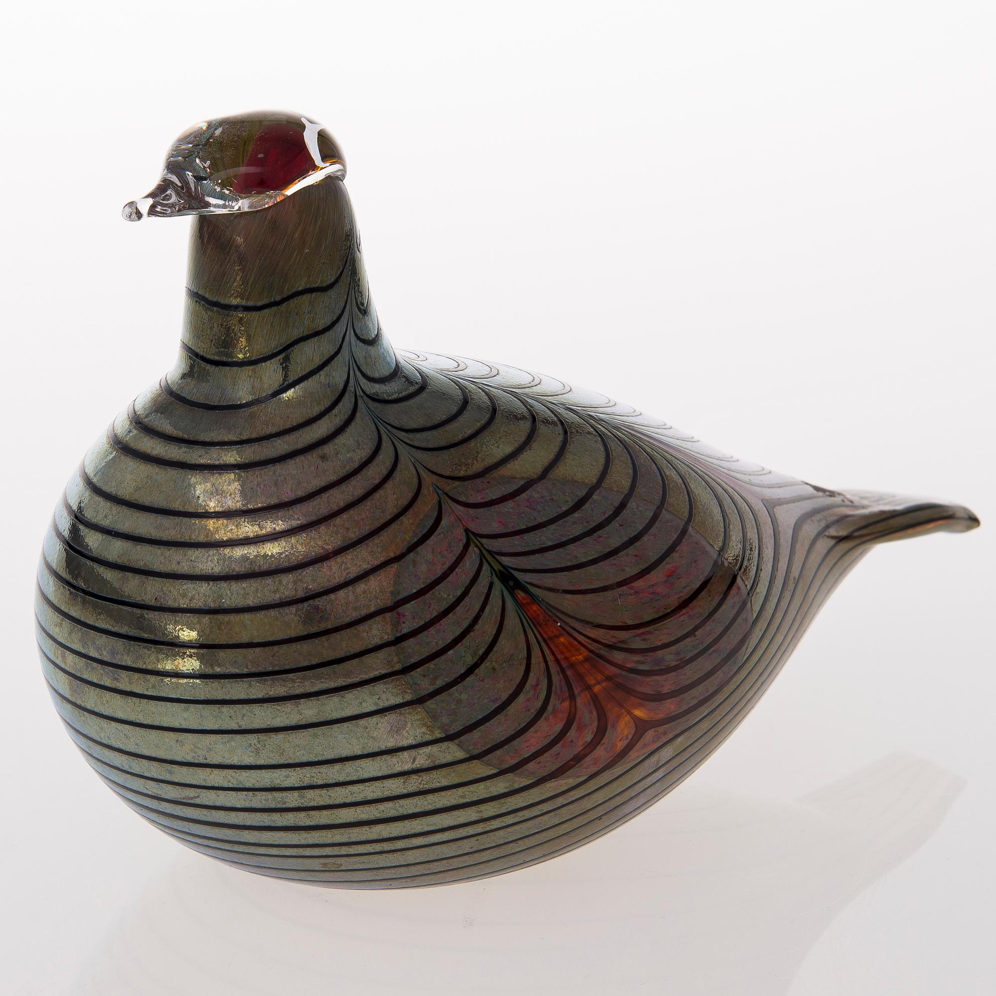 A glass bird, signed O. Toikka Nuutajärvi.