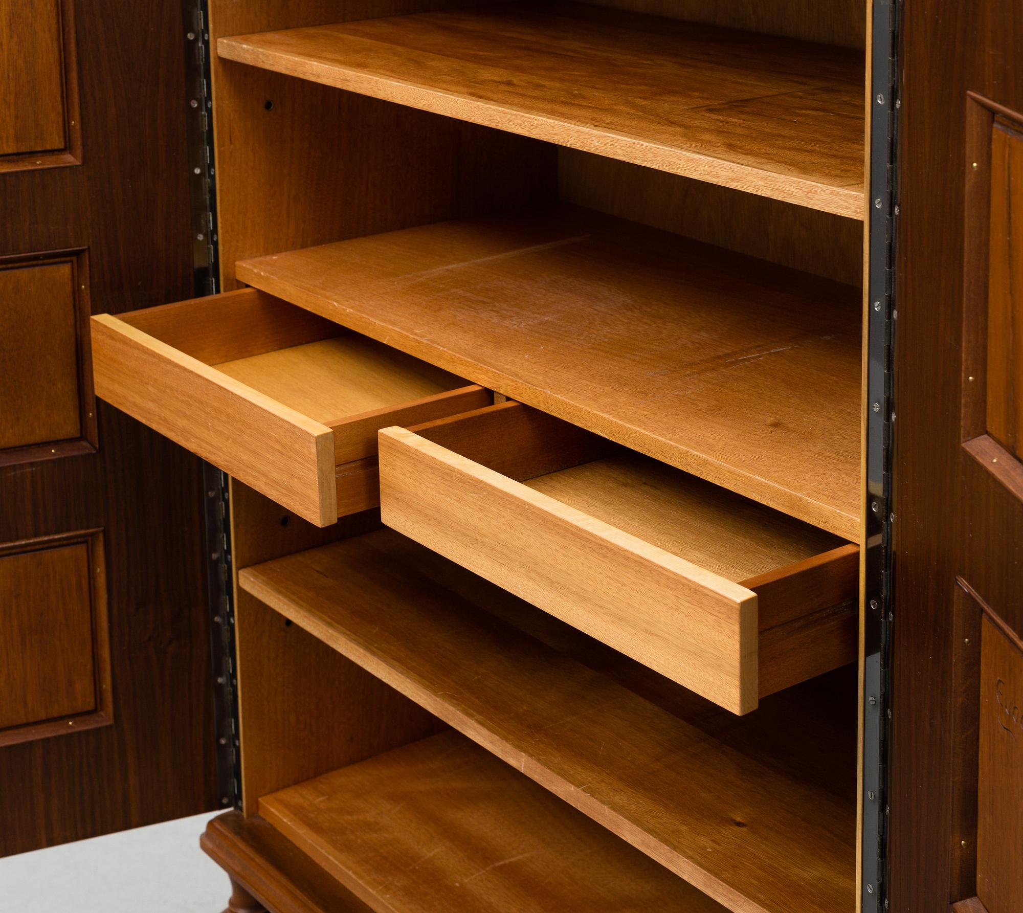 EUGEN HÖGLUND, skåp, Vetlanda, 1900-talets mitt.