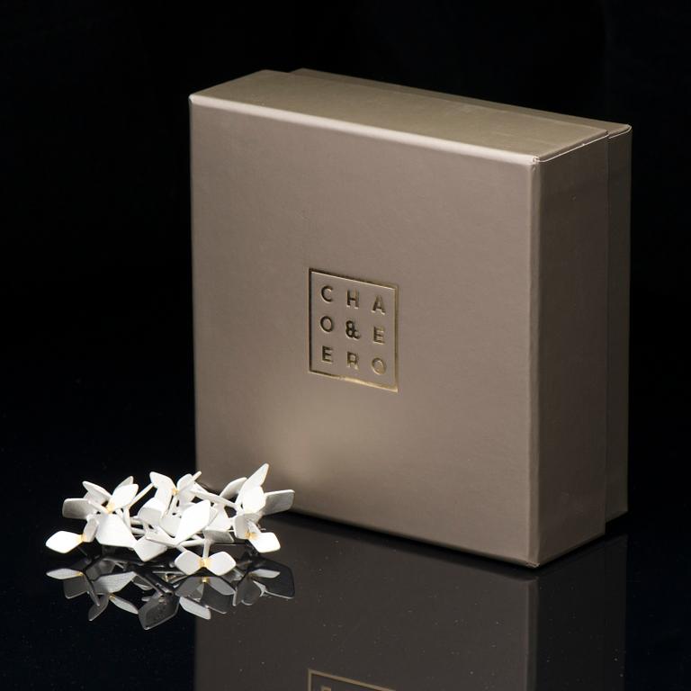 CHAO-HSIEN KUO, BROSCH, "Sparkling forest, white edition no. 1", silver, keum-boo 24K guldfolie, stål, 2017.