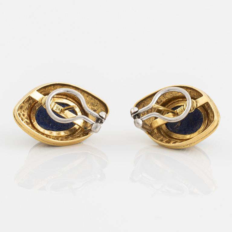 A pair of earrings in 18K gold with lapis lazuli and enamel.