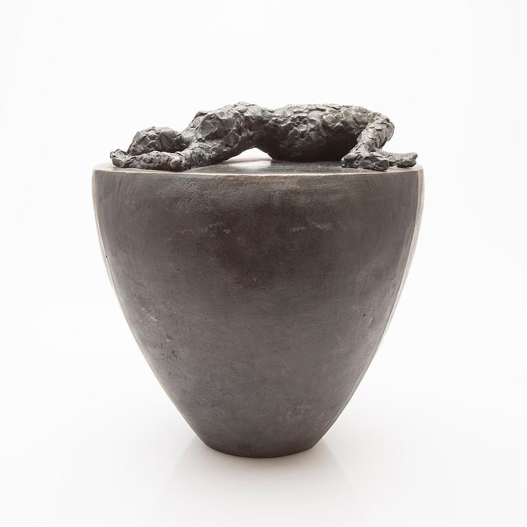 Vivianne Geijer, Recumbent model, bronze.