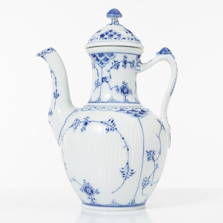 Royal Copenhagen 9 service pieces.