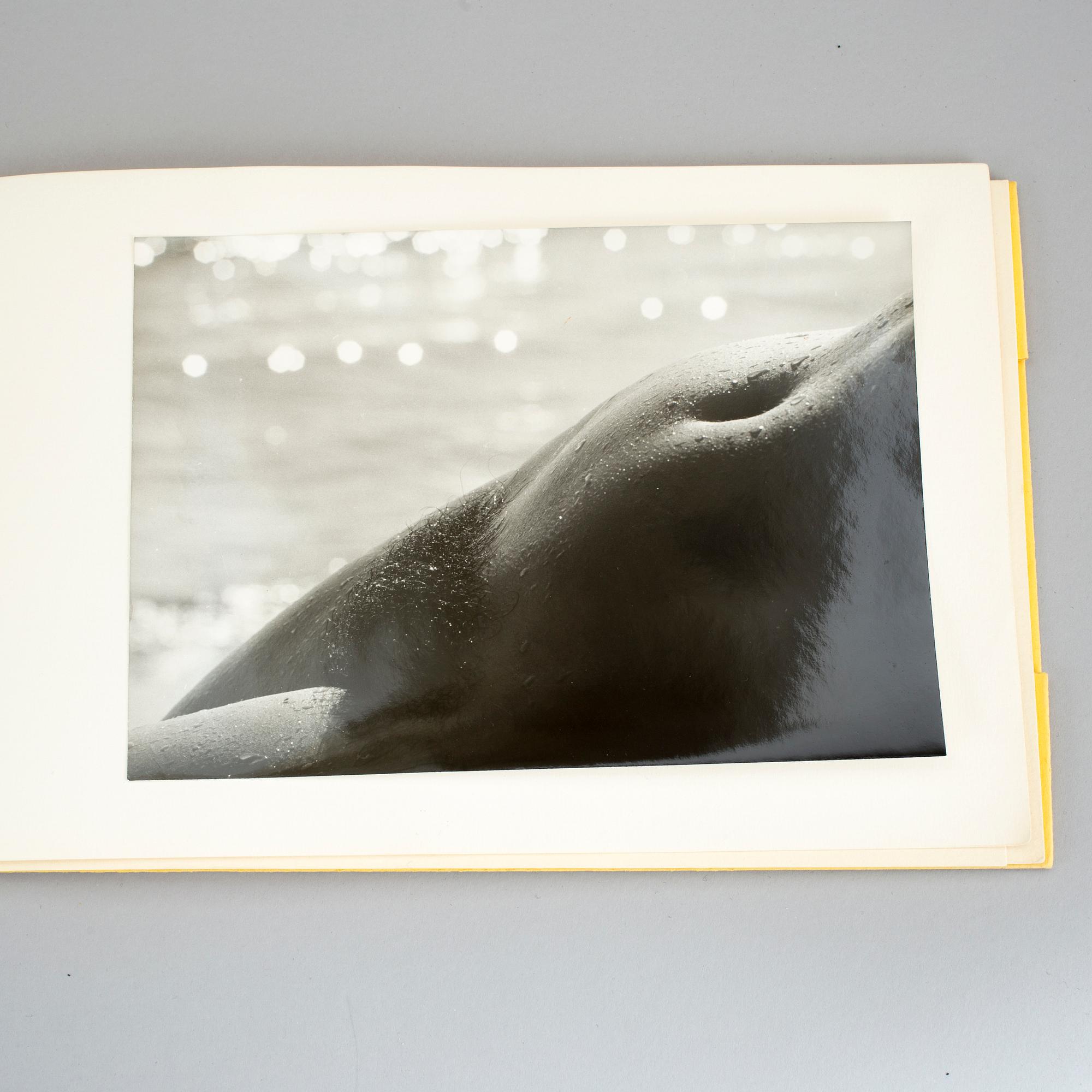 LUCIEN CLERGUE, album med 11 gelatinsilverfotografier, vintage. Numrerad 192, upplaga 250.