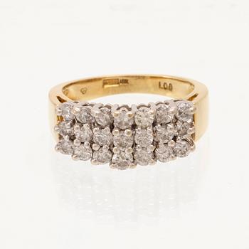 Ring 18K vitt och rött guld med runda briljantslipade diamanter.