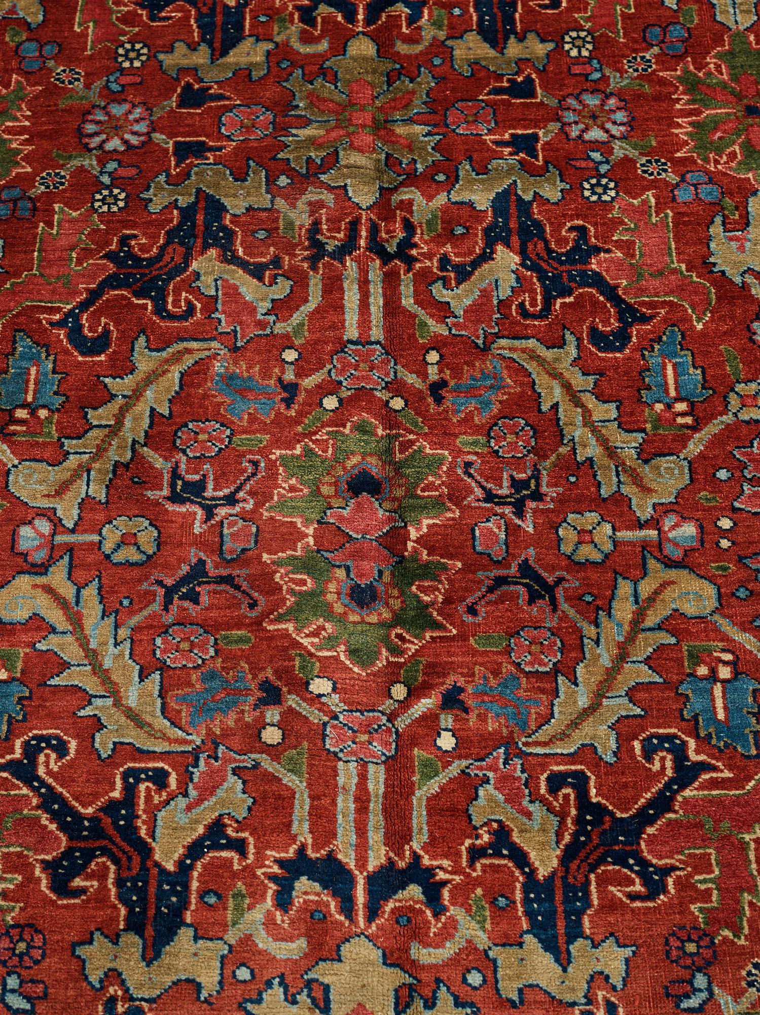 A CARPET, a semi-antique Heriz, ca 322-327 x 226,5 cm.