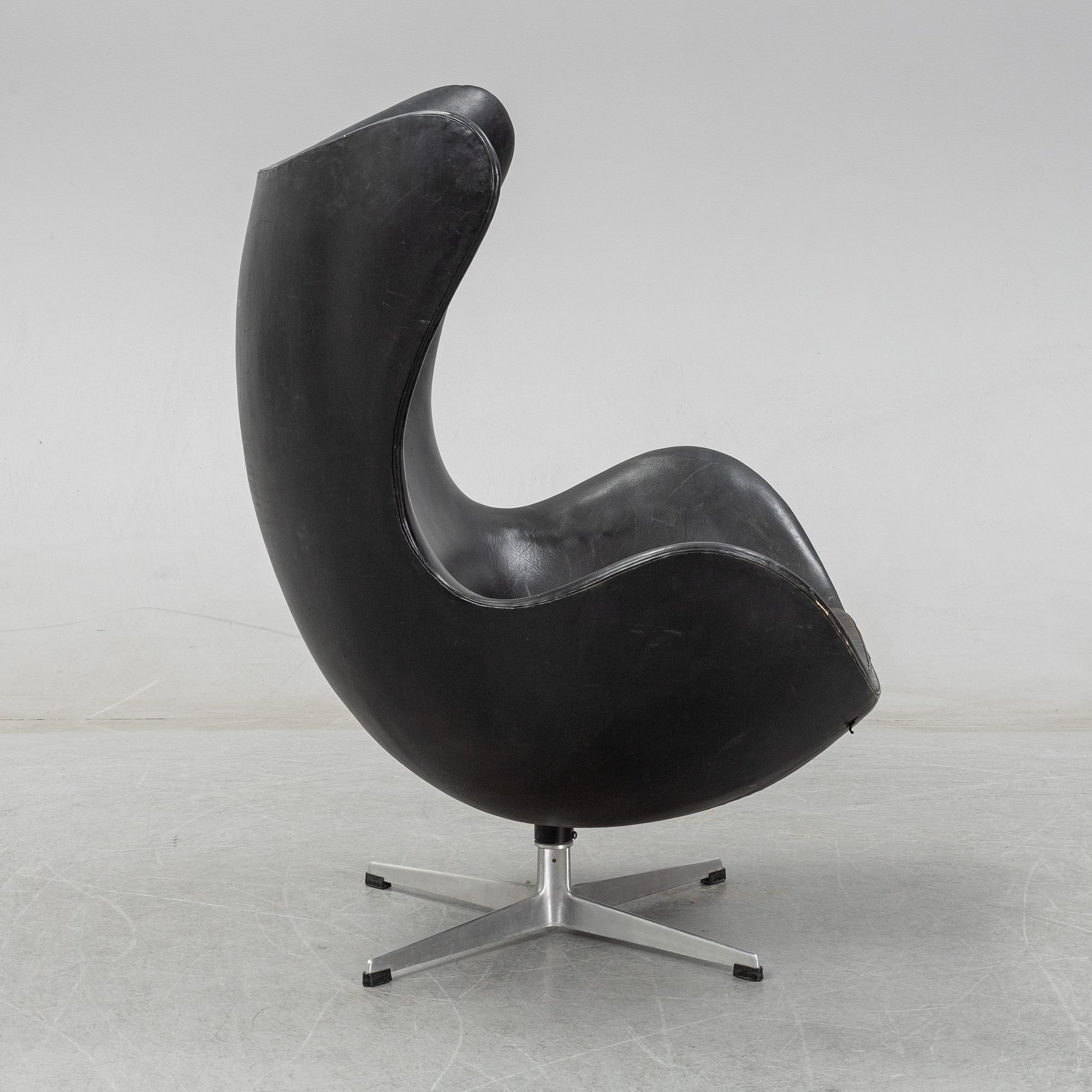 ARNE JACOBSEN, A easy chair "Egg chair" designed for Fritz Hansen, Denmark.