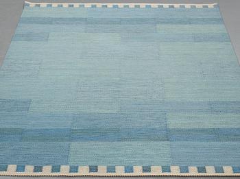 Marianne Richter, Matto, "Muren ljusblå", flat weave, ca 177 x 137,5-139 cm, signed AB MMF MR.