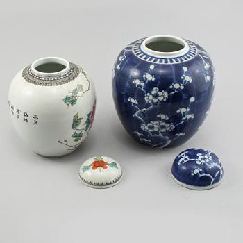 BOJANER, 2 st, porslin, Kina, 1900-tal.