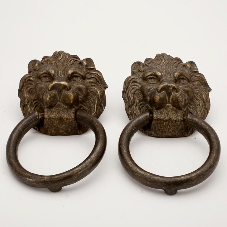 DÖRRKLAPPAR, ett par, brons, 1900-tal.