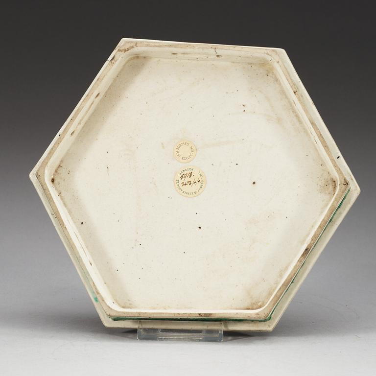 A famille verte stand, Qing dynasty, Kangxi (1662-1722).