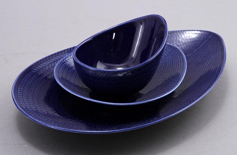 SERVISDELAR, 23 st, porslin,  "Blå eld", Hertha Bengtsson, Rörstrand.