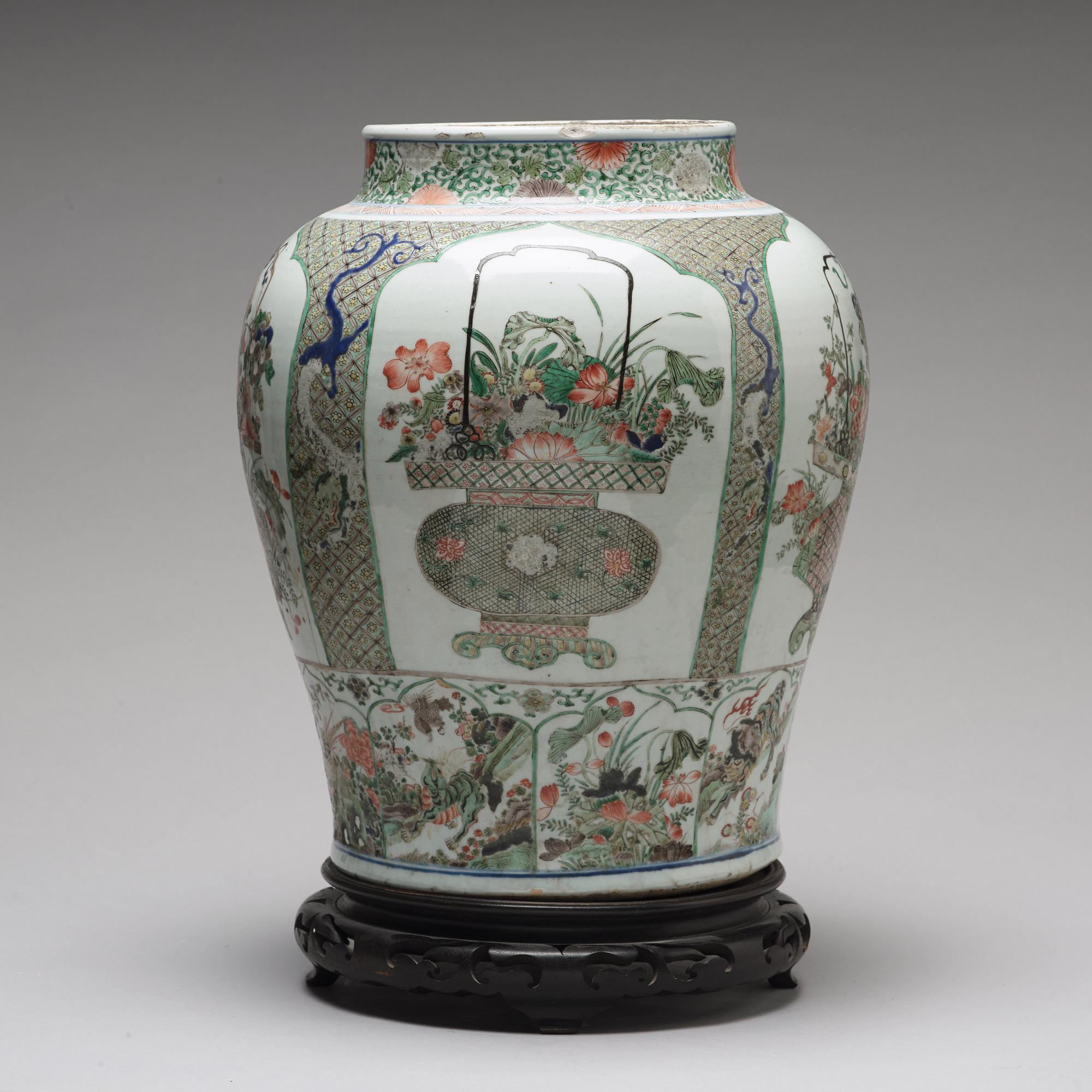 Prakturna, porslin. Qingdynastin, Kangxi (1662-1722).
