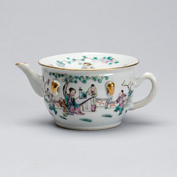 TEKANNA, porslin, Kina, omkring sekelskiftet 1900.