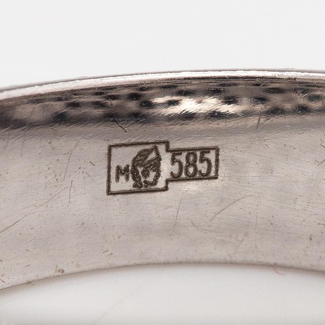 Ring, 14K vitguld, svarta och färglösa diamanter ca 2.20 ct tot. Moskva efter 1994.