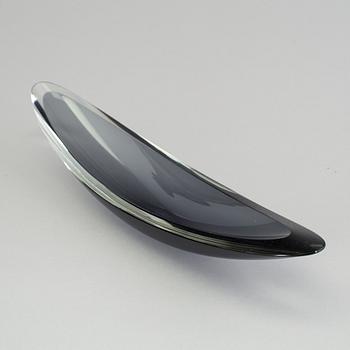 A "Lansetti" glass bowl by Kaj Franck, signed Nuutajärvi -57.