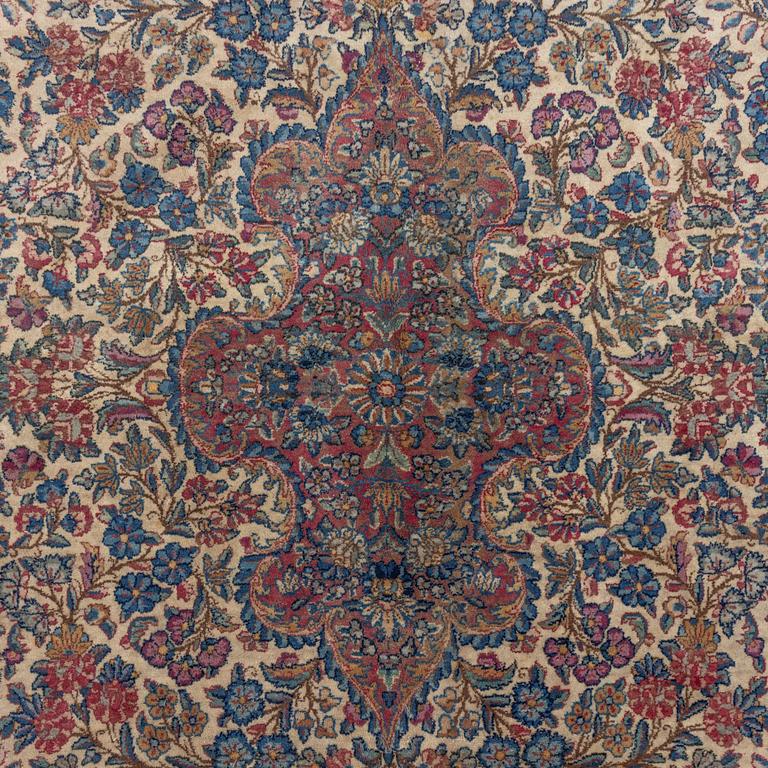 A semi-antique Kerman carpet, c. 273 x 172 cm.