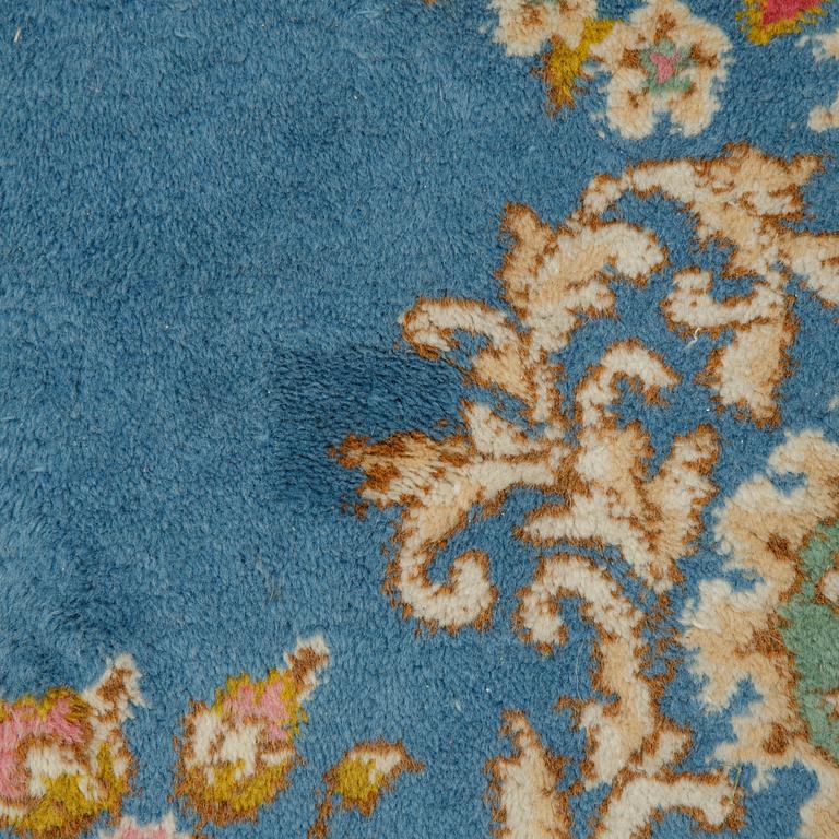 Matto, a semi-antique/an old Kerman, ca 270,5-272,5 x 182-183 cm.