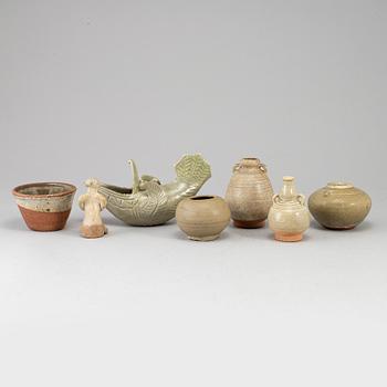 A group of South East Asian Ceramics, 15/16th Century and later.