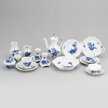 ROYAL COPENHAGEN, kaffeservis, 49 delar, porslin. "Blå Blomst", Danmark, 1900-talets andra hälft.