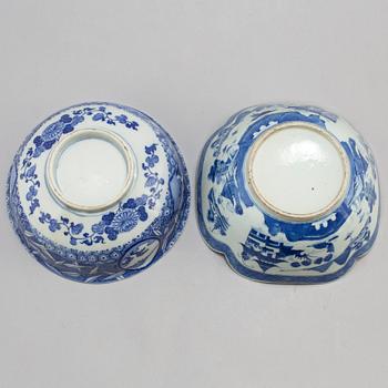 A japanese blue and white bowl, first half of the 20th Century and a late Qing blue and white Chinese bowl.