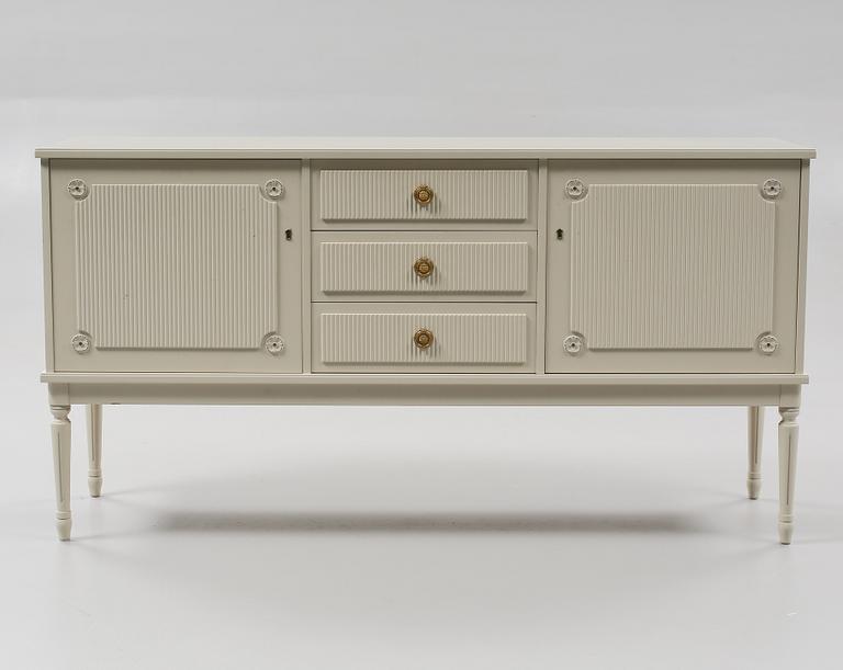 SIDEBOARD, gustaviansk stil, 1900-talets andra hälft.