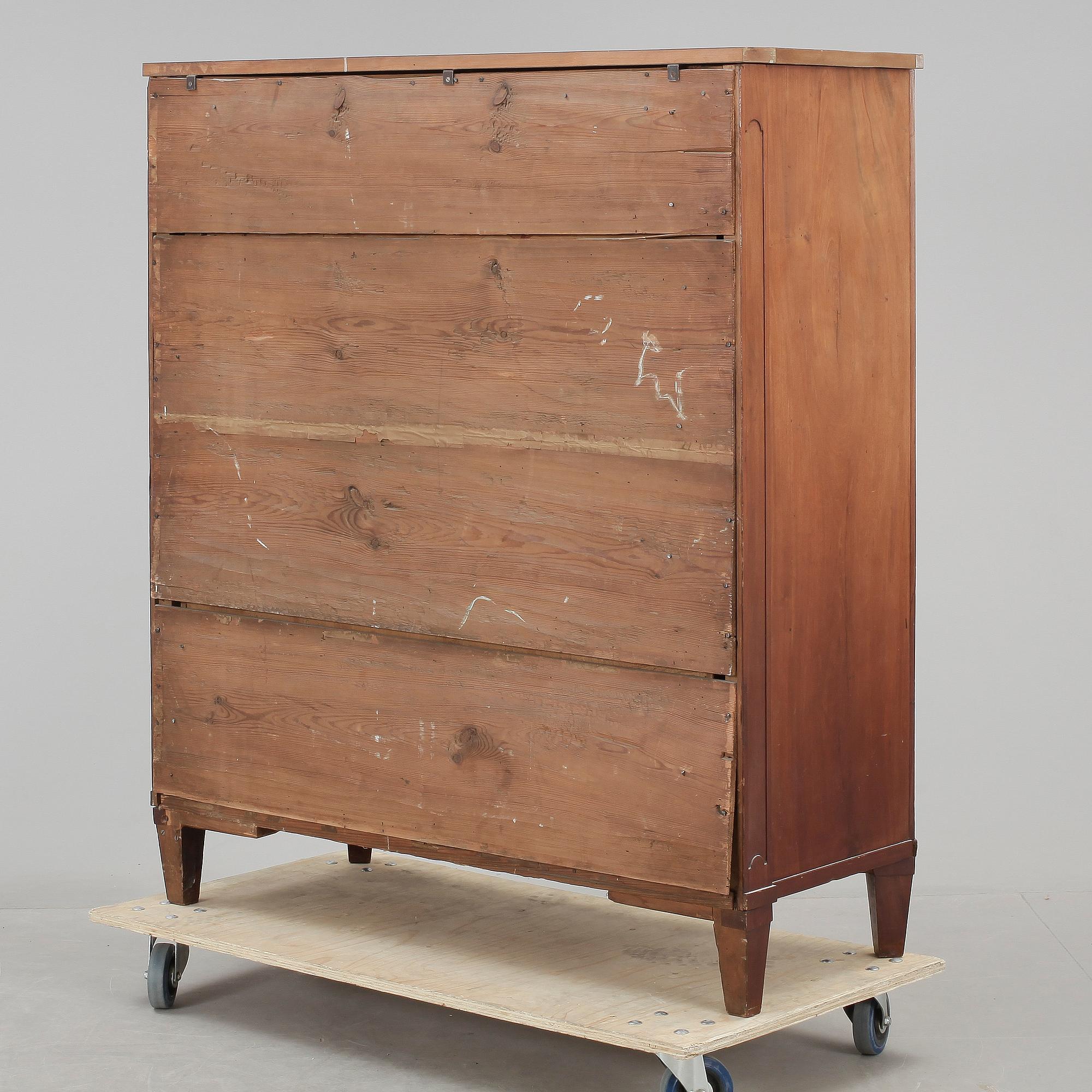 CHIFFONJE, Sengustaviansk, omkr år 1800.