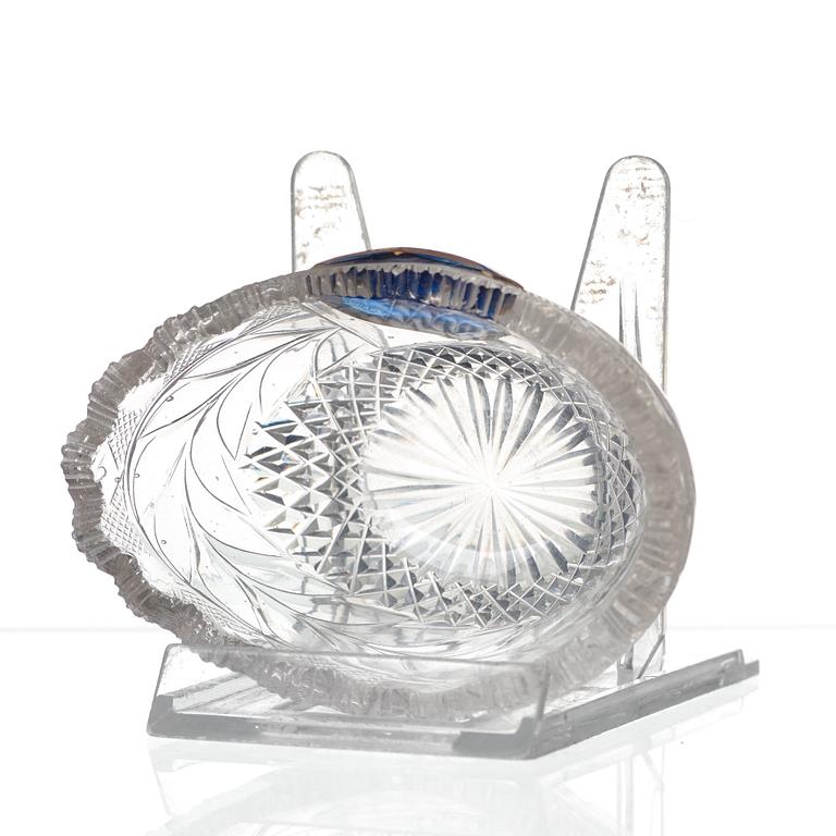 A small Russian glass bowl, Imperial Glass Manufactory, St Petersburg, 19th century.