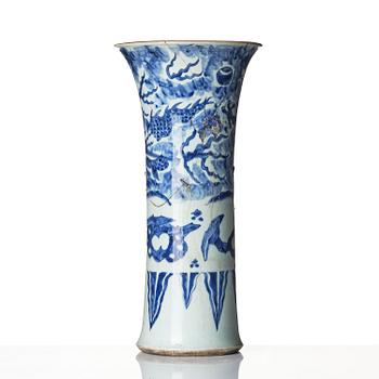 A blue and white 'four clawed dragon' vase, 17th century.