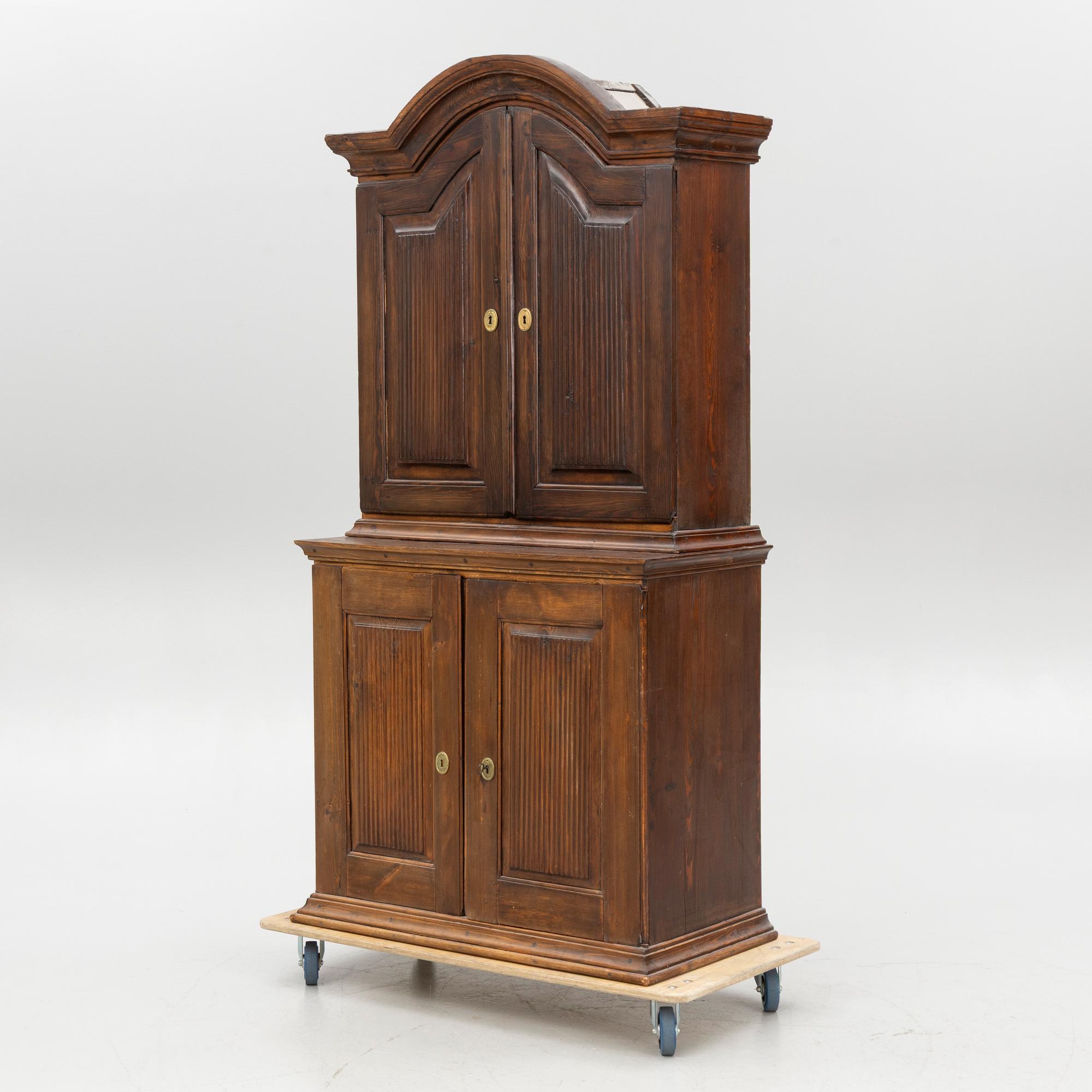 A cabinet, second half of the 18th century.
