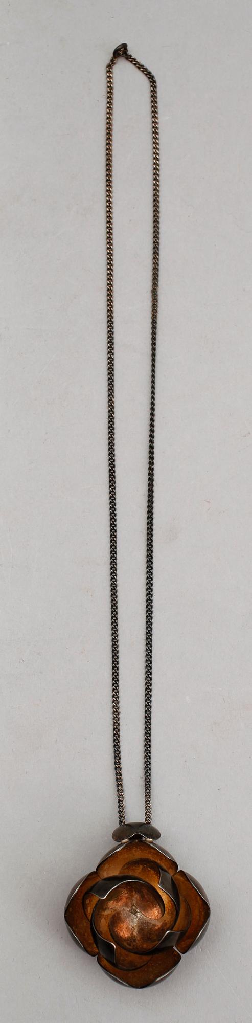 COLLIER MED HÄNGE, silver, Peter von Post, Stockholm 1971. Vikt ca 39 g.