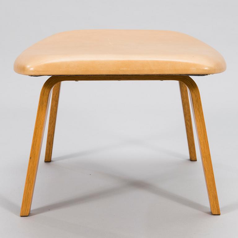 EERO SAARINEN, a 'Grasshopper' armchar and ottoman manufactured under licens by Tetrimäki Finland.