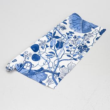 A chaise longue, circa 1900.